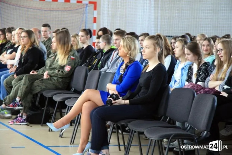 Holenderskie policjantki na spotkaniu z młodzieżą
