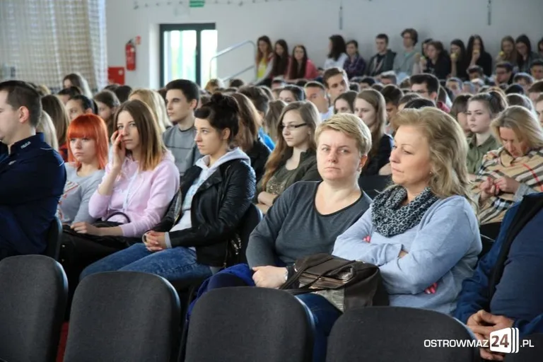 Holenderskie policjantki na spotkaniu z młodzieżą