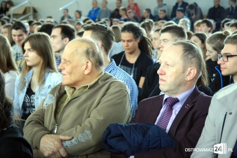 Holenderskie policjantki na spotkaniu z młodzieżą