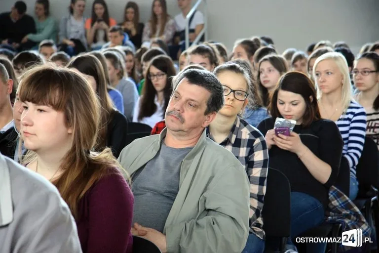 Holenderskie policjantki na spotkaniu z młodzieżą