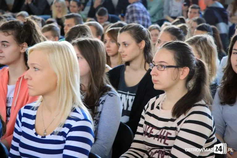 Holenderskie policjantki na spotkaniu z młodzieżą