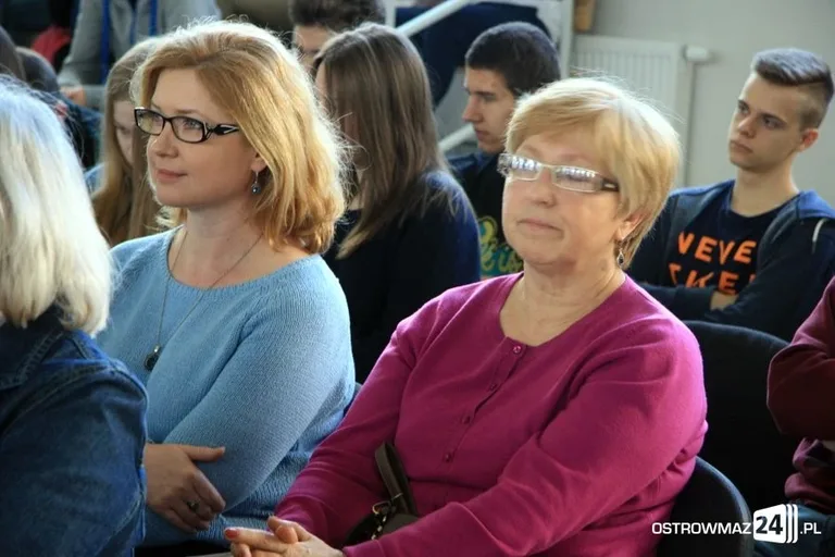 Holenderskie policjantki na spotkaniu z młodzieżą