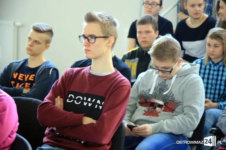 Holenderskie policjantki na spotkaniu z młodzieżą