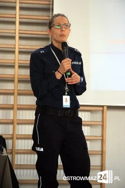 Holenderskie policjantki na spotkaniu z młodzieżą