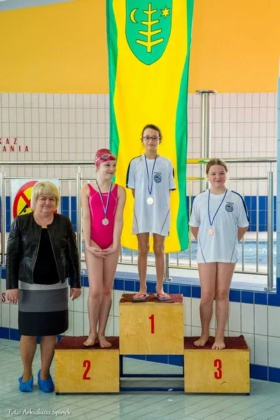 Mistrzostwa szkoły w pływaniu (zdjęcia)