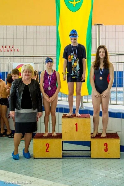 Mistrzostwa szkoły w pływaniu (zdjęcia)