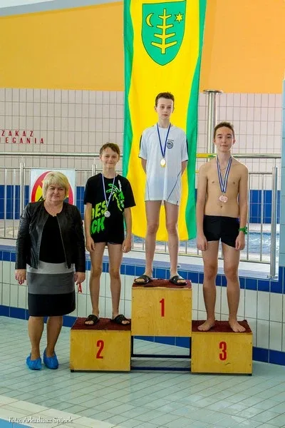 Mistrzostwa szkoły w pływaniu (zdjęcia)