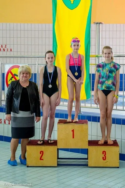 Mistrzostwa szkoły w pływaniu (zdjęcia)