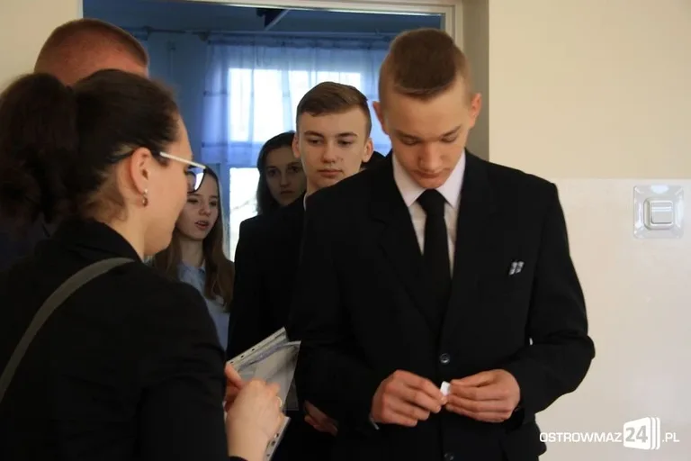 Egzamin gimnazjalny rozpoczęty (zdjęcia)