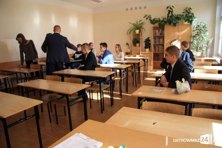 Egzamin gimnazjalny rozpoczęty (zdjęcia)