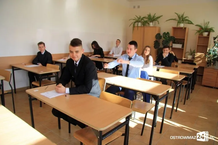 Egzamin gimnazjalny rozpoczęty (zdjęcia)