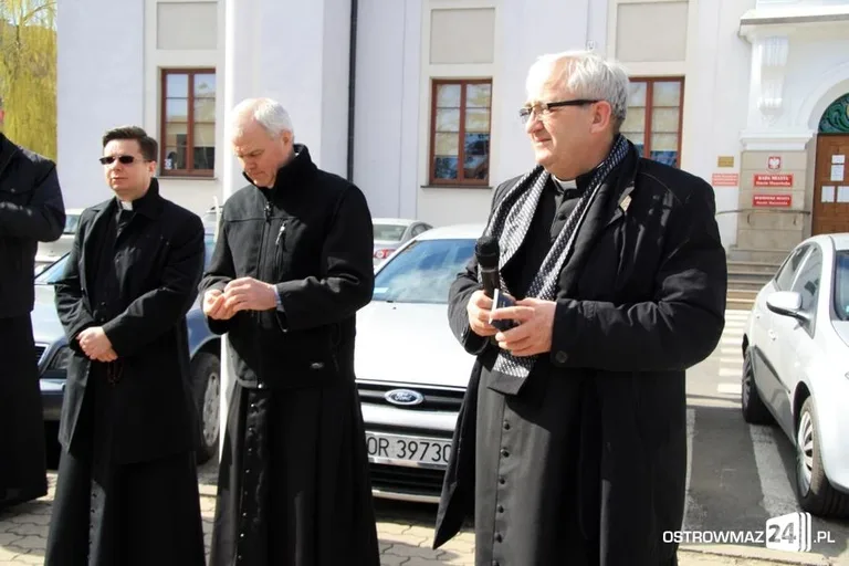 Modlili się przy ratuszu (zdjęcia)