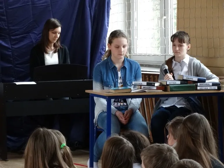Mieszko I w murach SP nr 1 (zdjęcia)