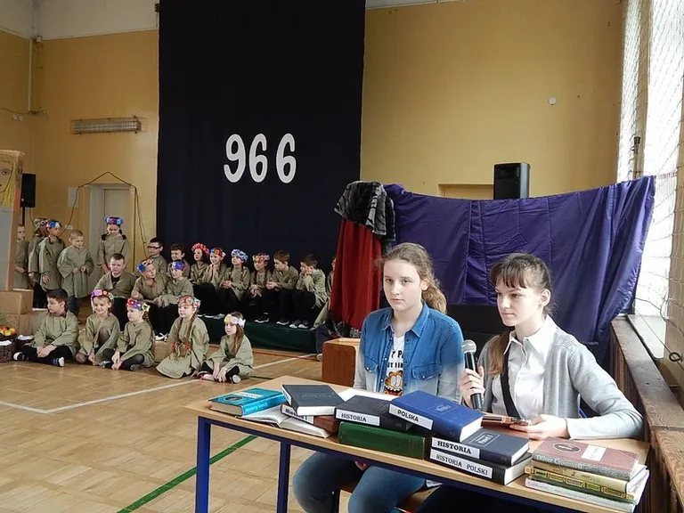 Mieszko I w murach SP nr 1 (zdjęcia)