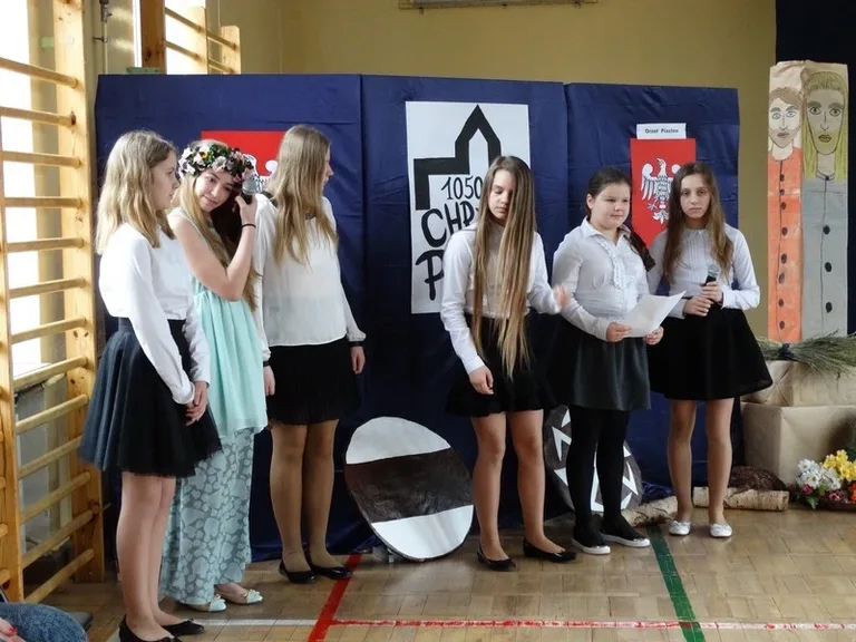 Mieszko I w murach SP nr 1 (zdjęcia)