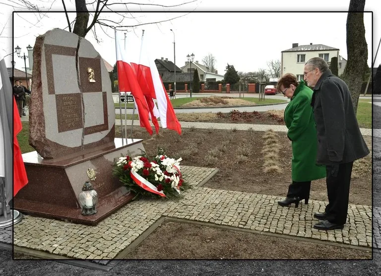 Brok: oddali hołd poległym (zdjęcia)