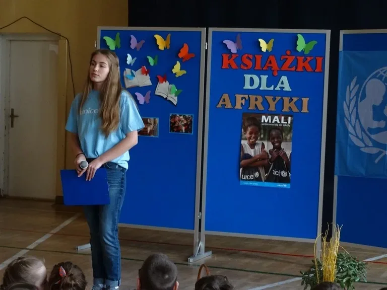 Książki dla Afryki (zdjęcia)