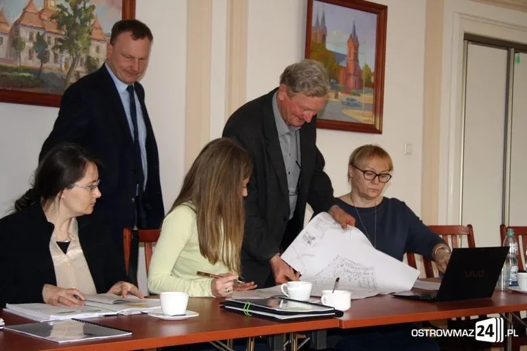 Debata w ostrowskim ratuszu (zdjęcia)