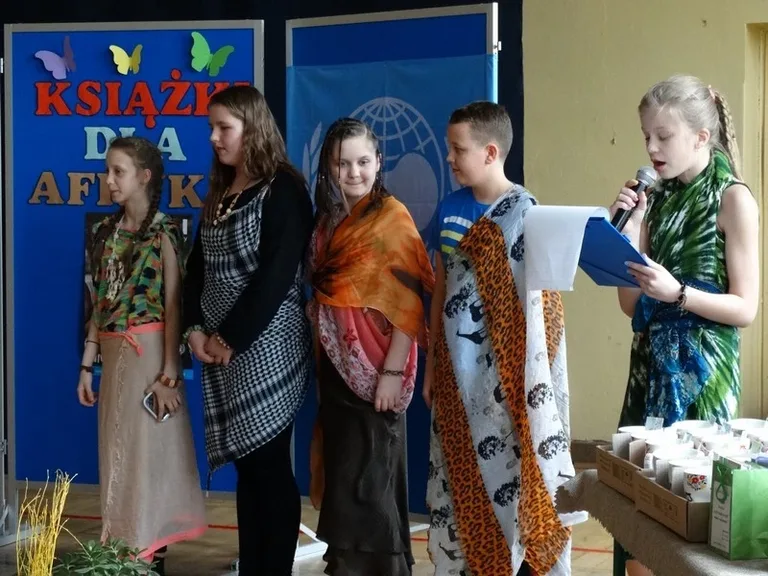 Książki dla Afryki (zdjęcia)