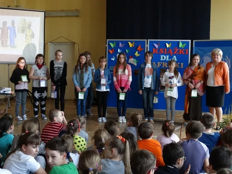 Książki dla Afryki (zdjęcia)