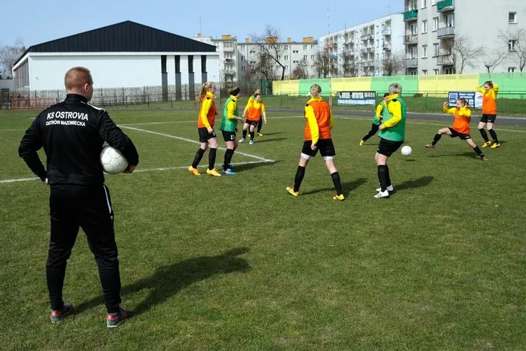 Dobry start ostrowianek (zdjęcia, tabela, wyniki)