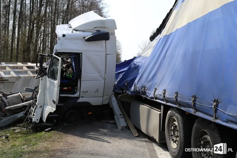 Wypadek na dk nr 8. Trzy osoby ranne (zdjęcia, aktualizacja)