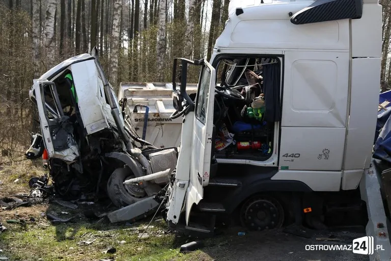 Wypadek na dk nr 8. Trzy osoby ranne (zdjęcia, aktualizacja)