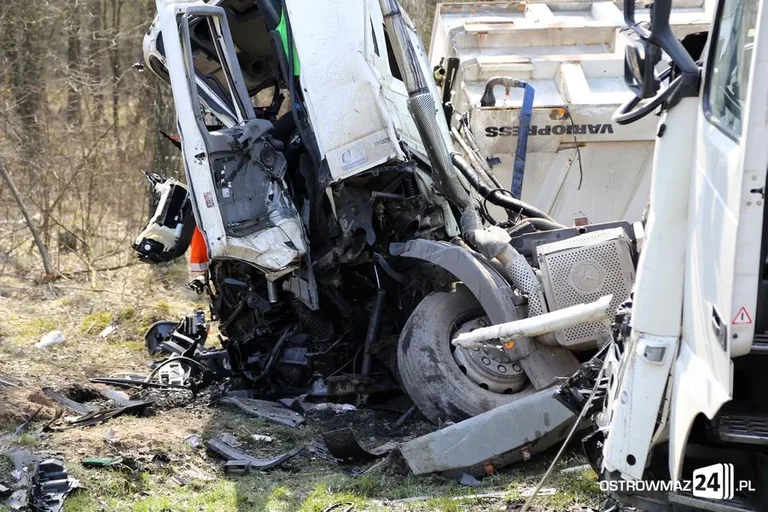 Wypadek na dk nr 8. Trzy osoby ranne (zdjęcia, aktualizacja)