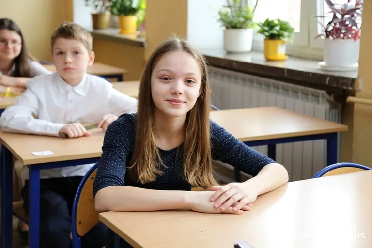 Szóstoklasiści piszą egzamin (zdjęcia)