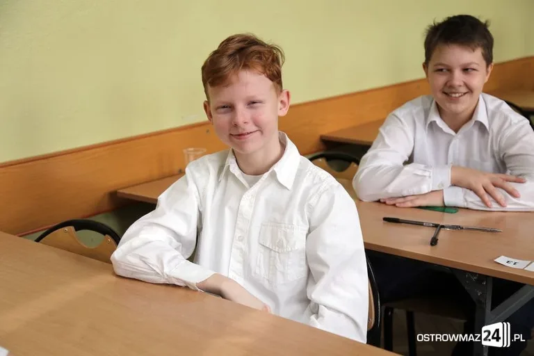 Szóstoklasiści piszą egzamin (zdjęcia)