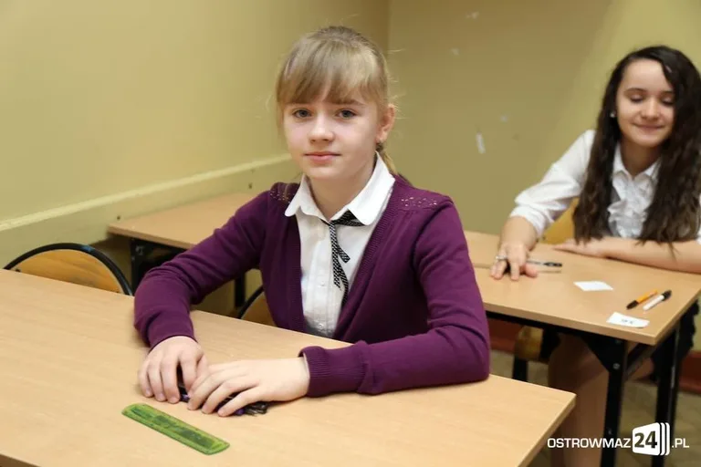 Szóstoklasiści piszą egzamin (zdjęcia)