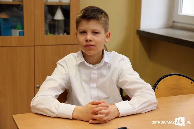 Szóstoklasiści piszą egzamin (zdjęcia)