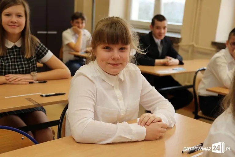 Szóstoklasiści piszą egzamin (zdjęcia)