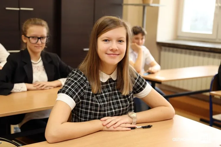 Szóstoklasiści piszą egzamin (zdjęcia)