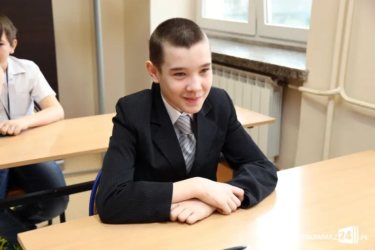 Szóstoklasiści piszą egzamin (zdjęcia)