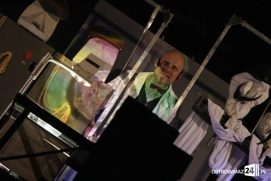 Widowisko teatralne "Dla mnie bomba" (zdjęcia, wideo)