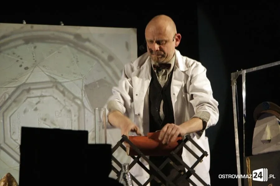 Widowisko teatralne "Dla mnie bomba" (zdjęcia, wideo)