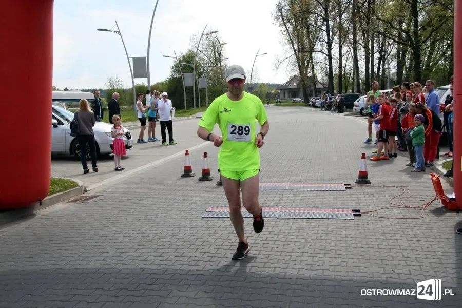 Biegnąć uczcili święto narodowe (zdjęcia)