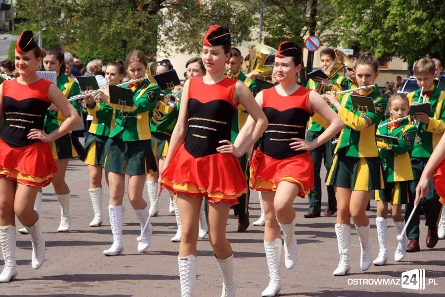 Obchody święta narodowego na placu Wolności (zdjęcia, wideo)