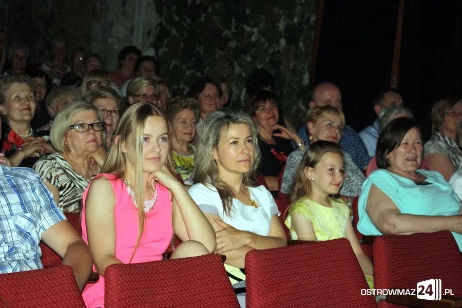 Dzień Matki w klimacie operetkowym (zdjęcia, wideo)