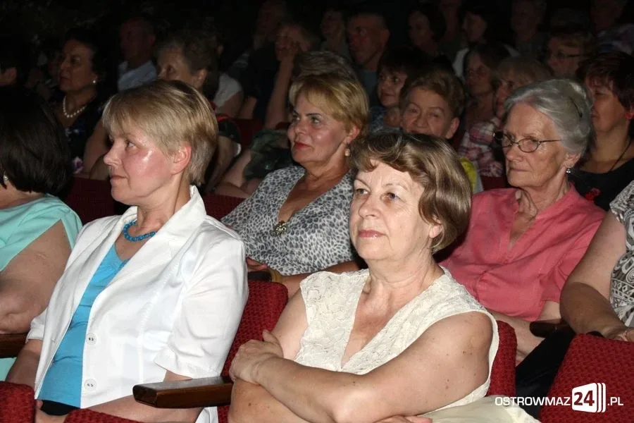 Dzień Matki w klimacie operetkowym (zdjęcia, wideo)