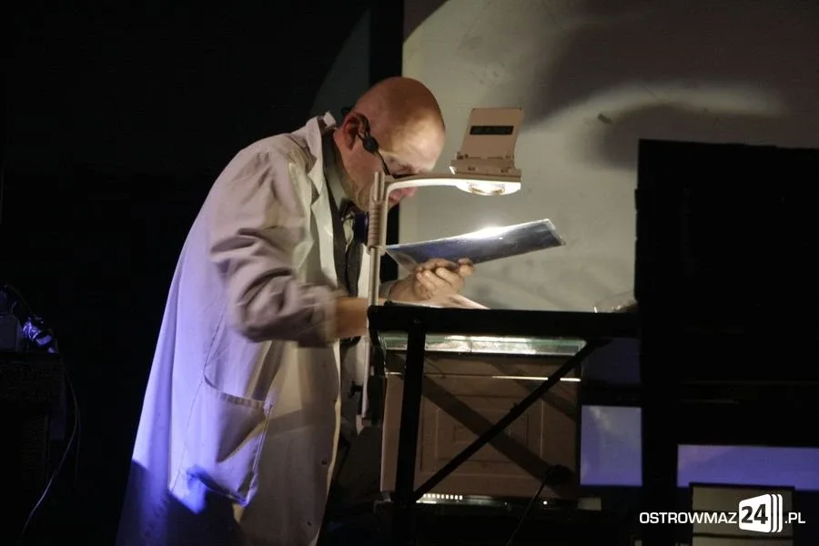 Widowisko teatralne "Dla mnie bomba" (zdjęcia, wideo)