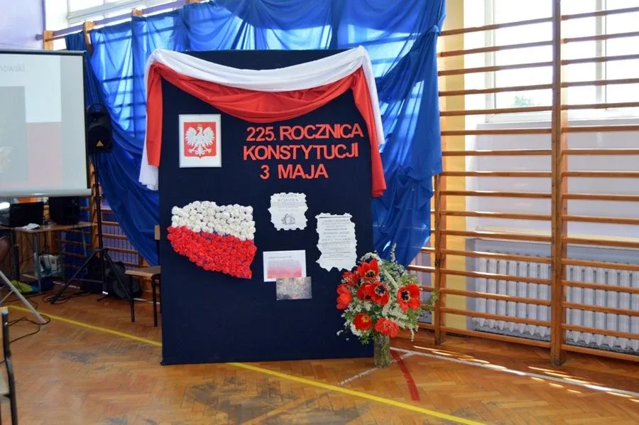 Uczniowie ZSP nr 3 uczcili konstytucję (zdjęcia)