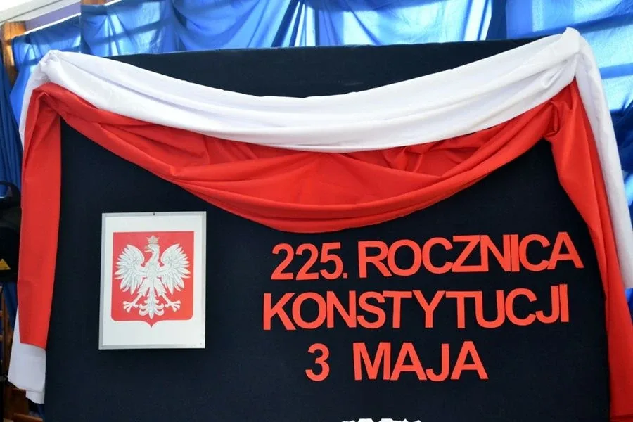 Uczniowie ZSP nr 3 uczcili konstytucję (zdjęcia)