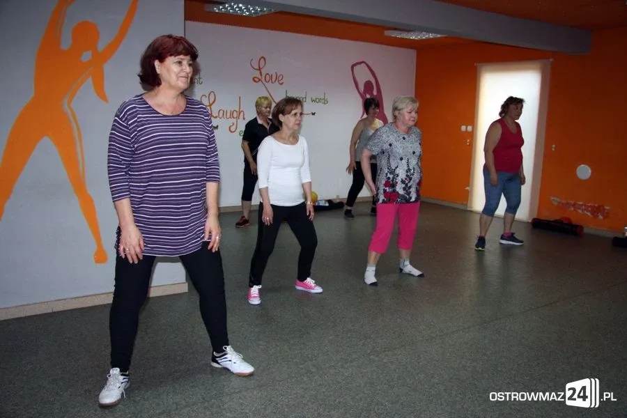 Zajęcia gimnastyczne dla seniorów (zdjęcia)