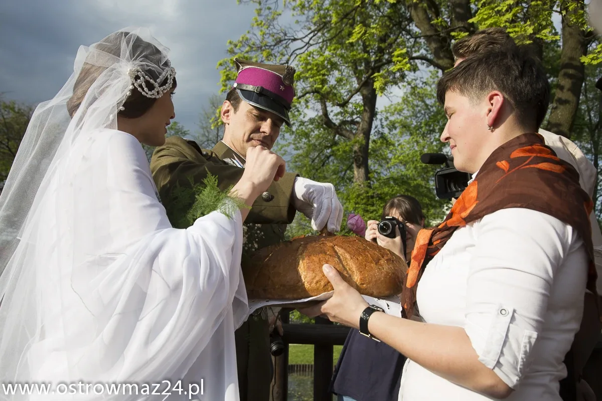 Inscenizacja ślubu Pileckich w Ostrowi (zdjęcia, wideo)