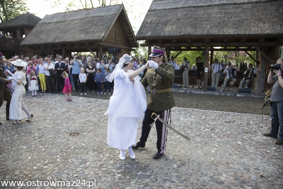 Inscenizacja ślubu Pileckich w Ostrowi (zdjęcia, wideo)