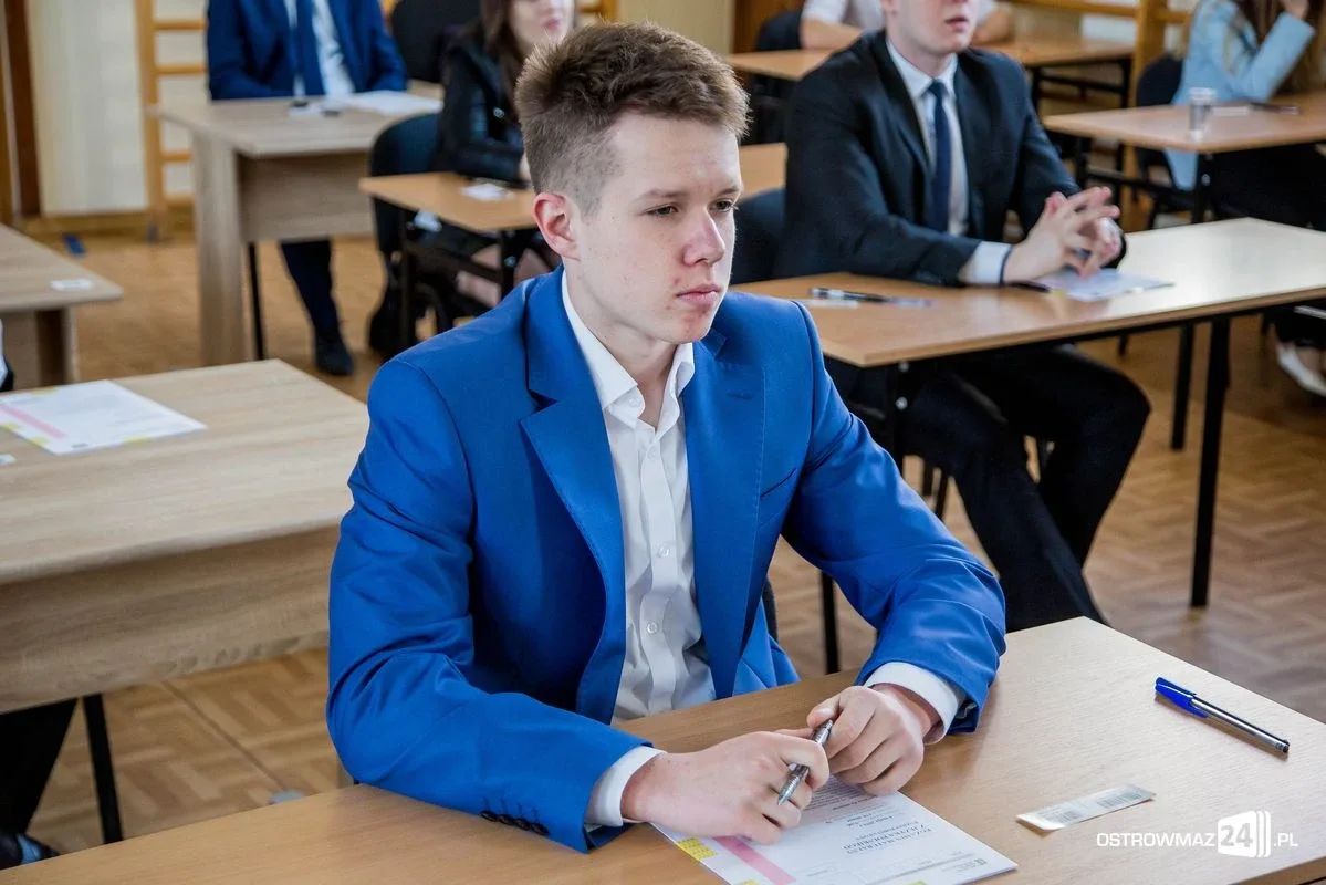 Maturzyści w zmaganiach z "królową nauk" (zdjęcia)