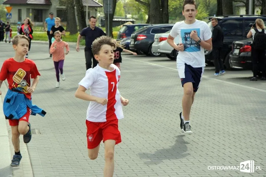 Biegnąć uczcili święto narodowe (zdjęcia)