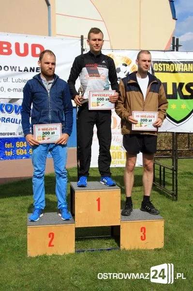 Biegnąć uczcili święto narodowe (zdjęcia)